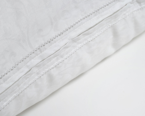 Шeлковая подушка On silk Magic Pillow средней упругости